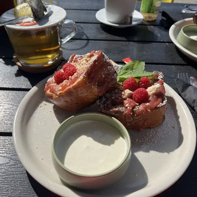 Tost francuski z malinami